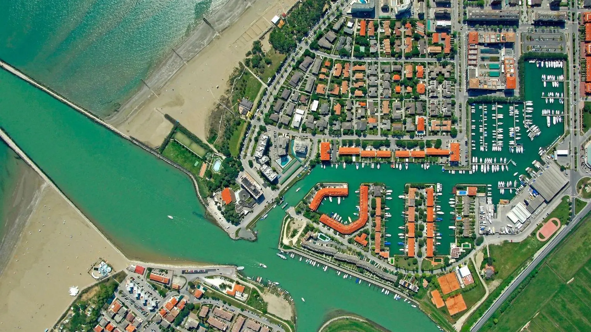 Bright Apartment With Pool Porto Santa Margherita di Caorle