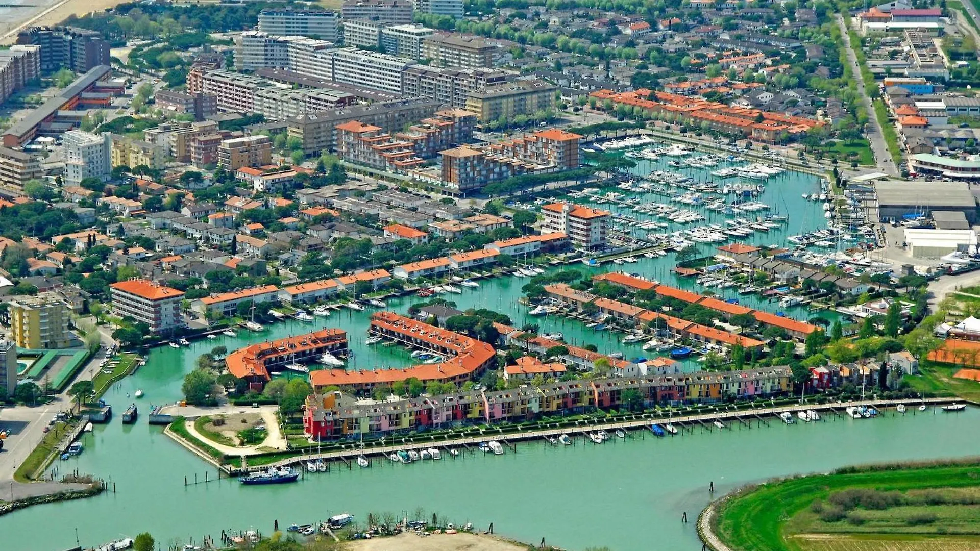 Bright Apartment With Pool Porto Santa Margherita di Caorle
